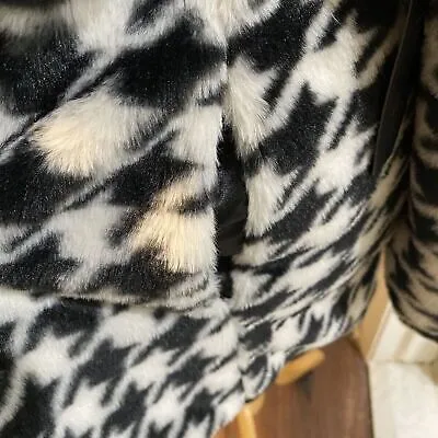NWT Ellie & Kate Blk/White Houndstooth Jacket Faux Fur Hook & Eye Closing Size M