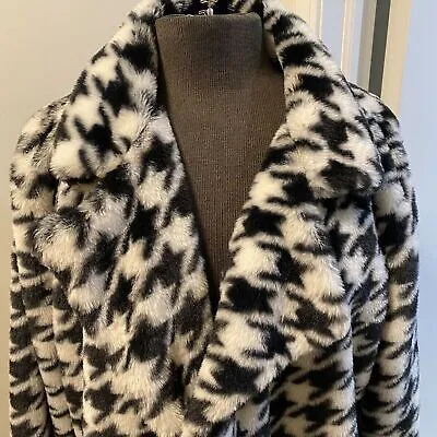 NWT Ellie & Kate Blk/White Houndstooth Jacket Faux Fur Hook & Eye Closing Size M